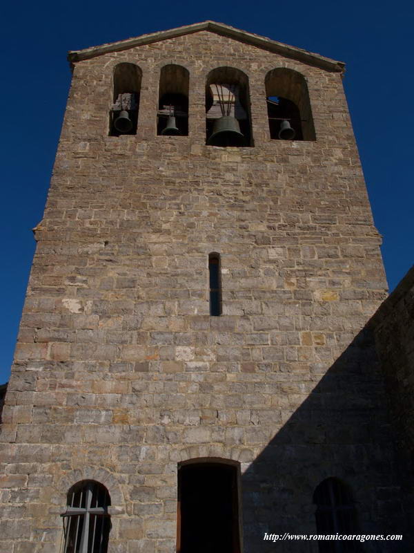 TORRE CAMPANARIO SOBRE EL HASTIAL DE PONIENTE